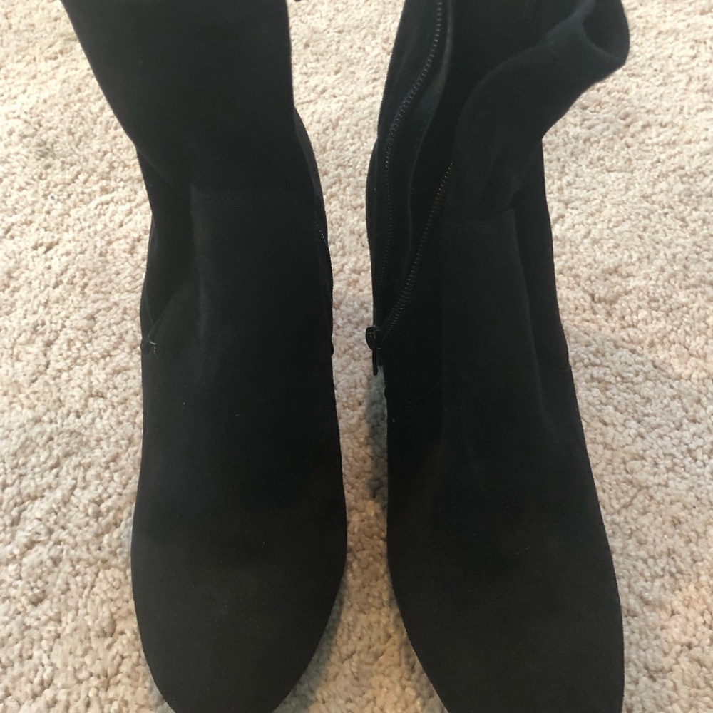 Black booties with side zip. Hugs ankle